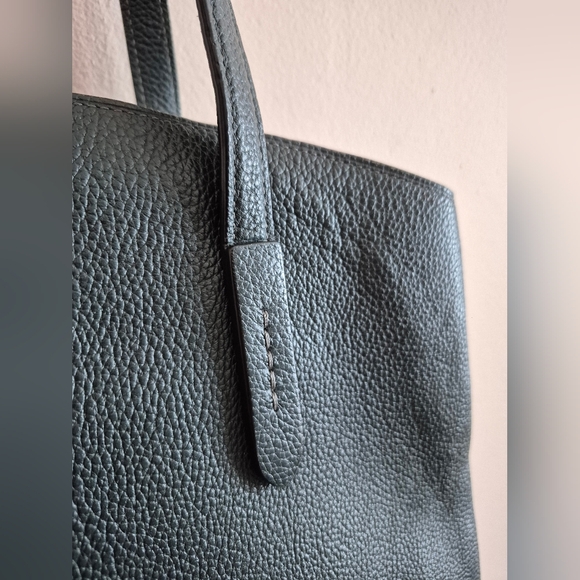 Coach Charlie Carryall *Missing Full Coach Logo - Picture 5 of 16